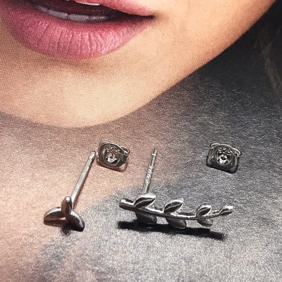 ๐ Sterling Silver 925 Stud Earrings - Picture 5 of 5